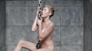 Girl Miley Cyrus finds pleasure in masturbating in HD
