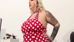 Tattooed latina BBW need gets raw squirt