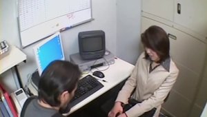 Very hawt japanese amateur cock sucking in office