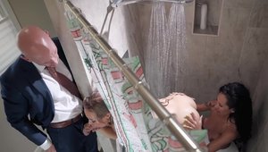 Brazzers Network - Nicole Aniston art pussy licking in shower