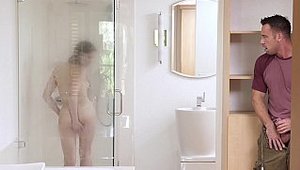 Step Siblings: Johnny Castle fucking Jenna Ross in the shower